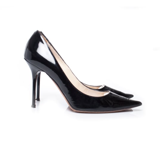 Jimmy Choo Pumps van lakleer in het zwart. - Image 5