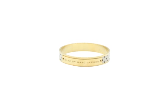 Marc by Marc Jacobs Logo Plaque Bangle in Gold Metal - Image 2