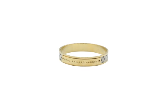Marc by Marc Jacobs Logo Plaque Bangle in Gold Metal - Image 3