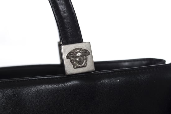 Gianni Versace svart läderhandväska med päls - Image 4