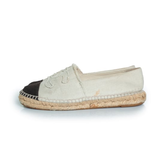 Chanel canvas espadrilles in beige - Image 2