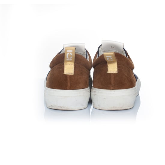 Gesloten suède sneakers in bruin en blauw - Image 5