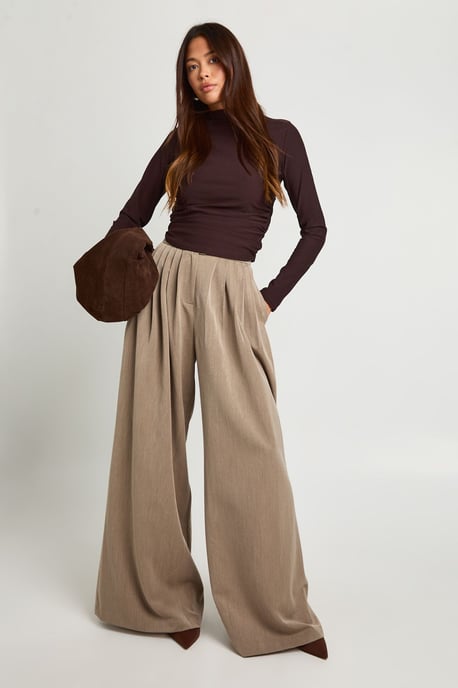 Grown On Neck Ruched Side Long Sleeve Top - Image 3