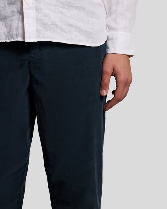 Lyle & Scott Fine Rib Corduroy Trousers - Black - Image 3