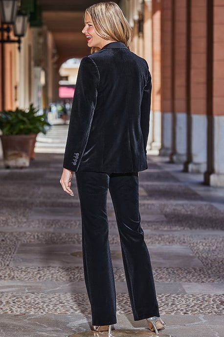 Black Luxury Velvet Tuxedo Blazer - Image 3