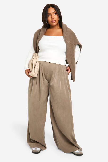 Plus Extreme Wide Leg Pleated Trouser - Image 3