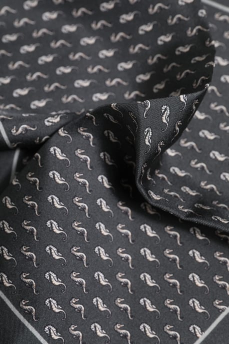 Zwarte Vissenprint Zijde Vierkante Mannen Foulard Sjaal - Image 4