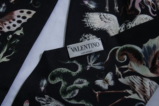 Zwarte zijden sjaal met safariprint van Valentino - Image 4