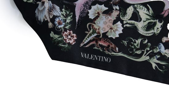 Zwarte zijden sjaal met safariprint van Valentino - Image 5