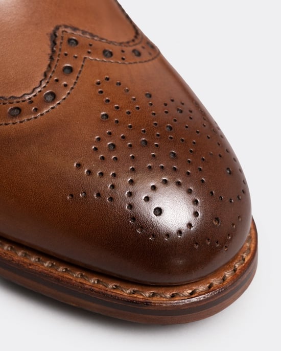 Mens Wingtip Leather Brogue in Brown - Image 2