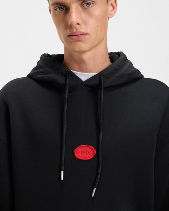 Dilvano Pullover Hoodie in Black - Image 3
