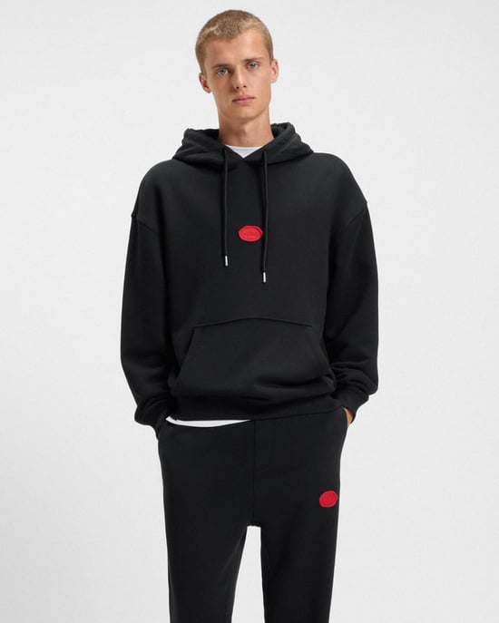 Dilvano Pullover Hoodie in Black - Image 4
