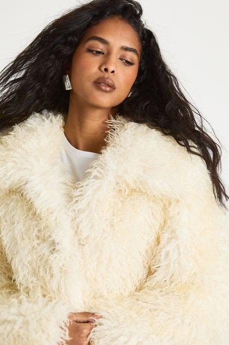 Shaggy Fur Short Coat With clasps - Image 4