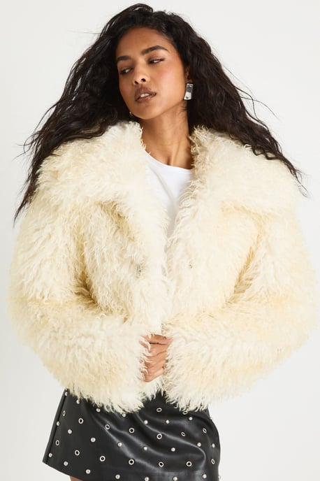 Shaggy Fur Short Coat With clasps - Image 5