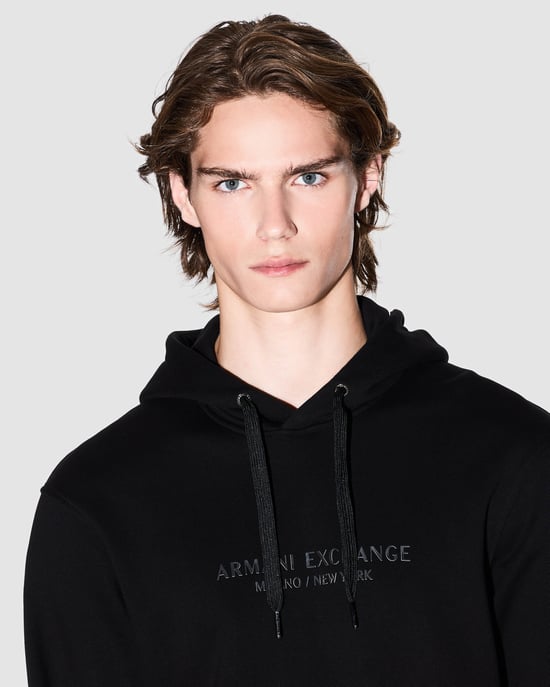 UC001 Hoodie in Zwart - Image 3