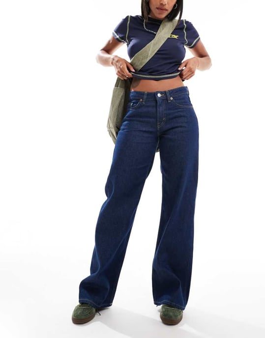 Monki Imoo low waisted wide fit jeans in rinse wash clean blue - Image 2