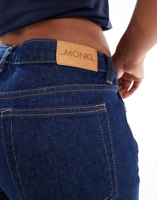Monki Imoo low waisted wide fit jeans in rinse wash clean blue - Image 3