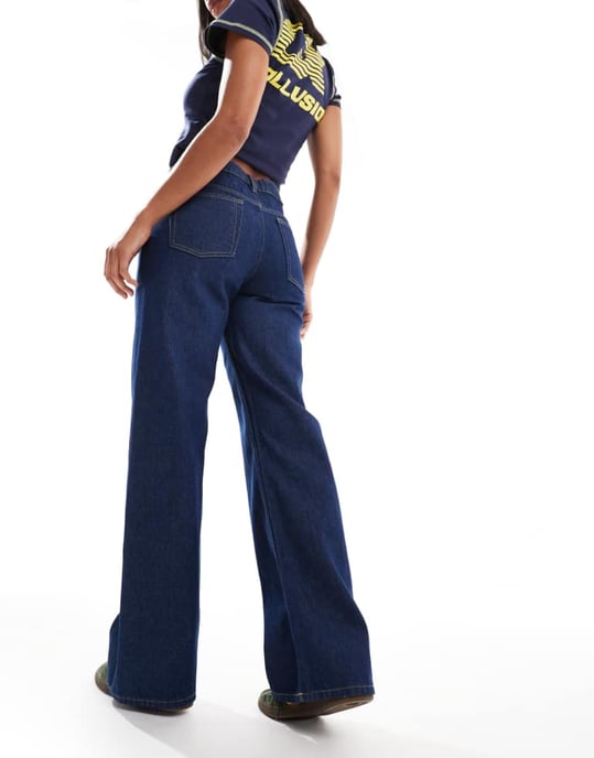 Monki Imoo low waisted wide fit jeans in rinse wash clean blue - Image 4
