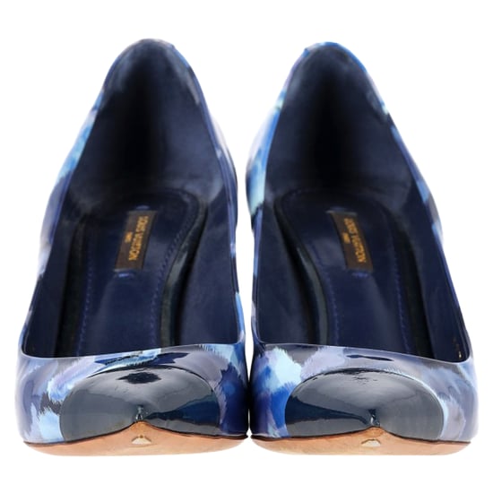 Louis Vuitton Printed Pointed Cap-Toe Pumps in Navy Blue Patent Leather - Image 2