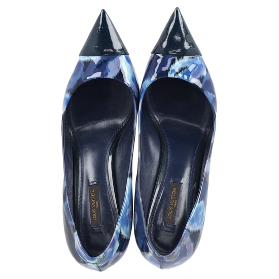 Louis Vuitton Printed Pointed Cap-Toe Pumps in Navy Blue Patent Leather - Image 3