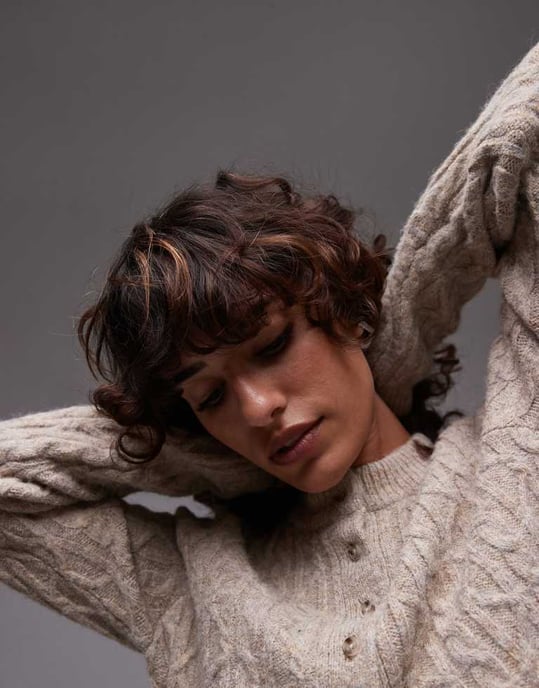 Topshop stickad kabelmikrocardigan i havre - Image 3