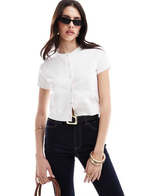 ASOS DESIGN cardigan med rund hals och kort ärm i krämfärg - Image 1