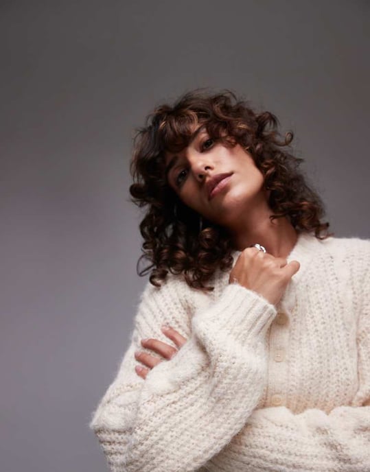 Topshop stickad kort fluffig kabeltröja i krämfärg - Image 3