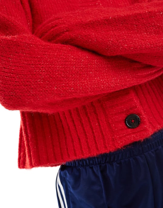 COLLUSION fluffig texturerad rundhalsad cardigan i röd - Image 2