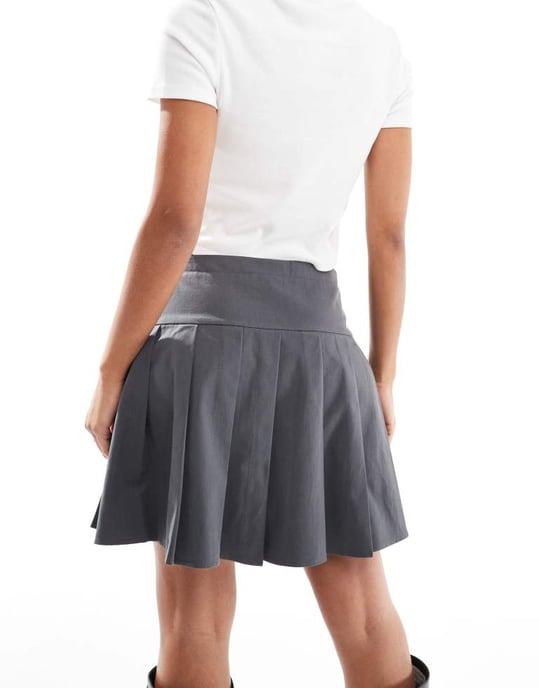 Vero Moda plisserad minikjol i asfaltsgrå - Image 2