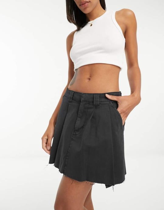 ASOS DESIGN veckad minikjol i tvättad svart - Image 2