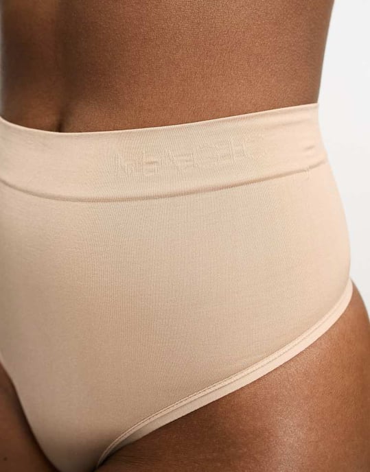 Magic Bodyfashion bekväm shaping thong med lätt konturformning i cappuccino - Image 4