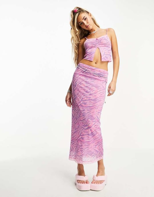 ASOS DESIGN Bratz licensad keps topp med delad front och spetsdetalj i heltryck - Image 2