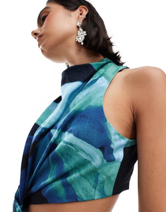 ASOS DESIGN racerhals maxi-klänning med vriden midjedetalj i blått abstrakt mönster - Image 2