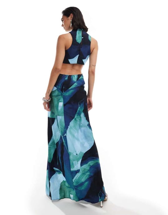 ASOS DESIGN racerhals maxi-klänning med vriden midjedetalj i blått abstrakt mönster - Image 4