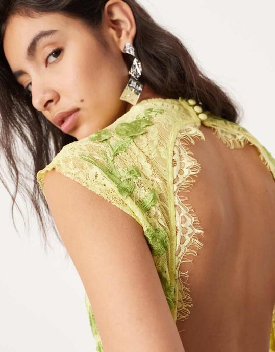 ASOS EDITION genomskinlig broderad blommig spetsmaxiklänning med öppen rygg i limegrön - Image 3