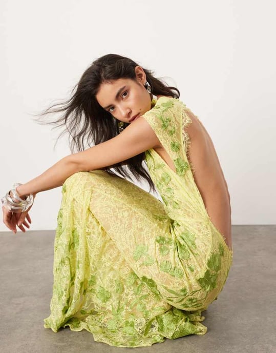 ASOS EDITION genomskinlig broderad blommig spetsmaxiklänning med öppen rygg i limegrön - Image 4