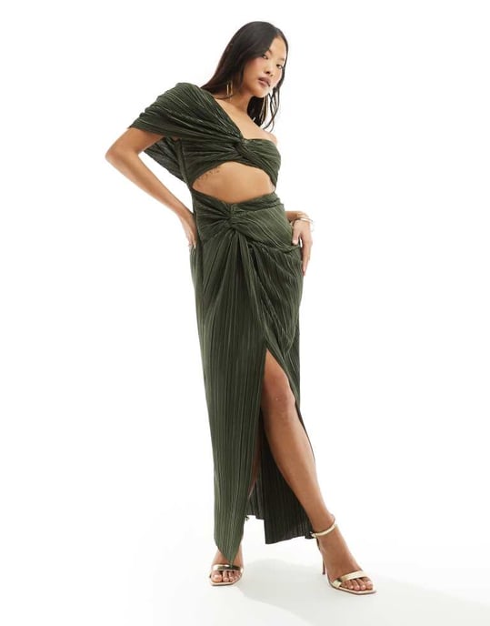 ASOS DESIGN Petite två-i-ett off-shoulder plissé maxiklänning i khaki - Image 3