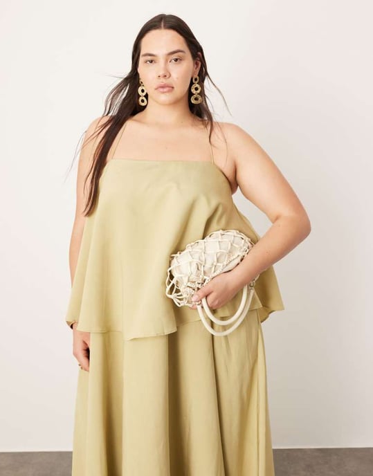 ASOS EDITION Curve strapplös fyrkantig maxiklänning med fickor och dramatisk drapering i olivgrön - Image 2