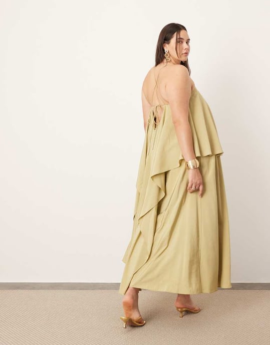 ASOS EDITION Curve strapplös fyrkantig maxiklänning med fickor och dramatisk drapering i olivgrön - Image 3