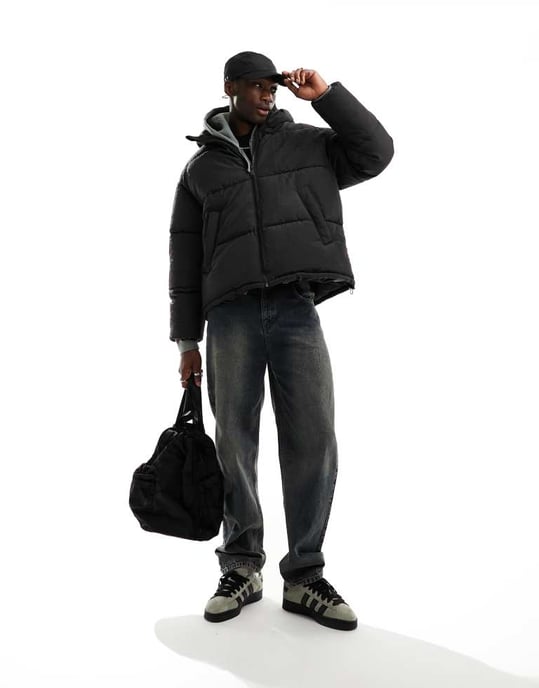 Weekday Pat huva puffjacka i svart - Image 4