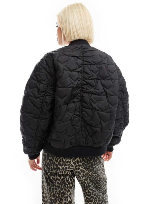 Monki reversibel oversized bomberjacka i svart kviltad stjärn- och leopardmönster - Image 2