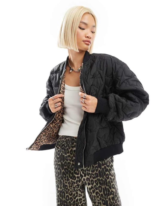 Monki reversibel oversized bomberjacka i svart kviltad stjärn- och leopardmönster - Image 3