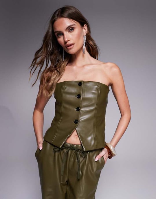 Kaiia imitation läder knapplist bandeau topp koord i grön - Image 1