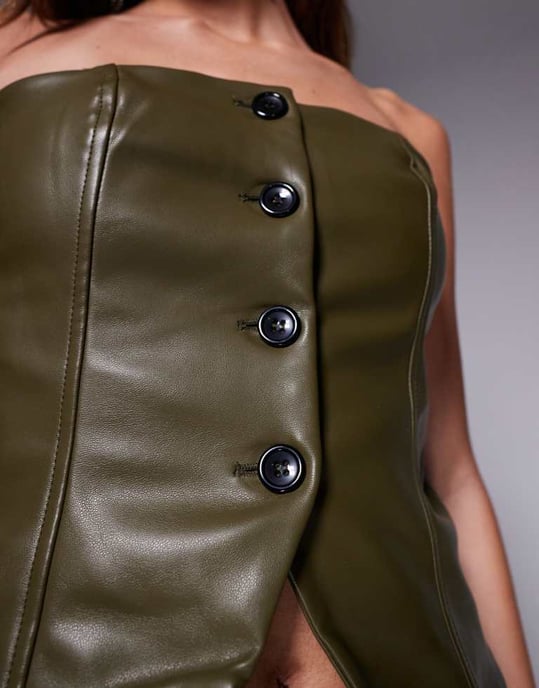 Kaiia imitation läder knapplist bandeau topp koord i grön - Image 4