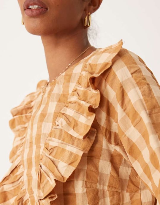 ASOS DESIGN långärmad topp med volang v-detalj i rutigt mönster - Image 2