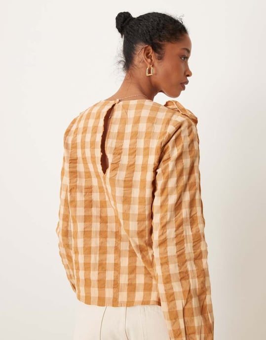 ASOS DESIGN långärmad topp med volang v-detalj i rutigt mönster - Image 3