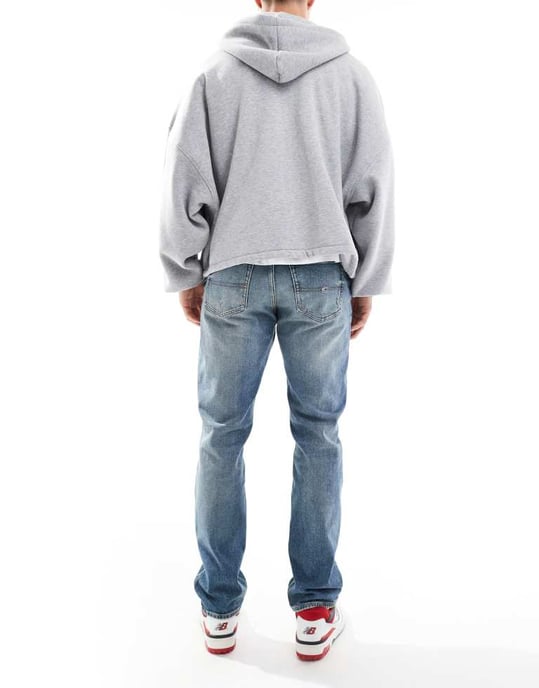 Tommy Jeans Ryan regular raka jeans i sliten mellanblå tvätt - Image 2
