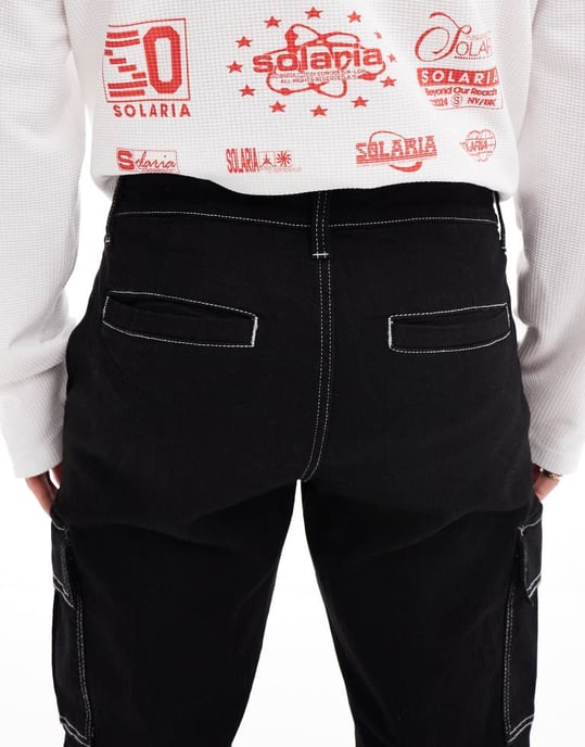 ONLY & SONS Edge rak passform verktygsfickjeans med kontrastsöm i svart - Image 4