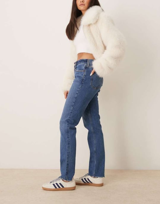 Abercrombie & Fitch Curve Love mid rise raka jeans i mörkblå - Image 3