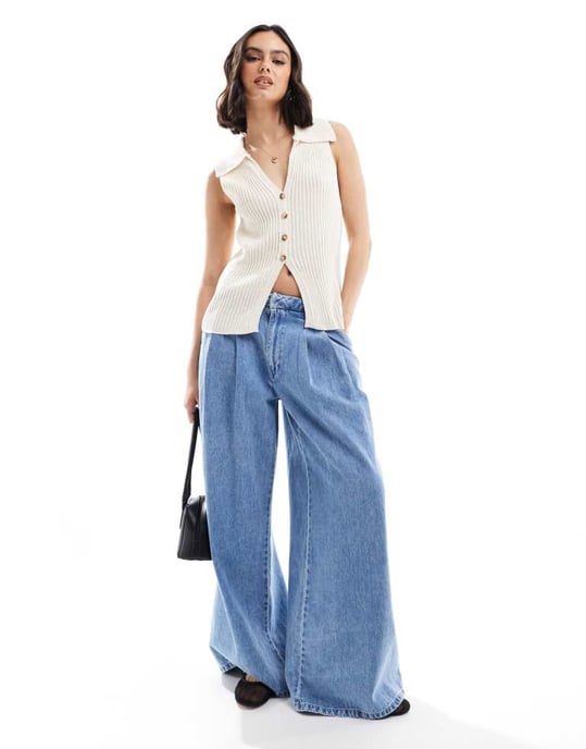 ASOS DESIGN stickad ribbad väst med krage i krämfärg - Image 3